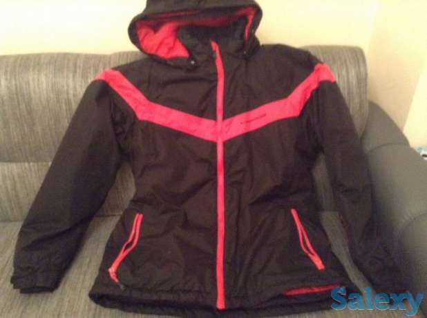 Продам женскую спортивную куртку 46-48 размер, фотография 1