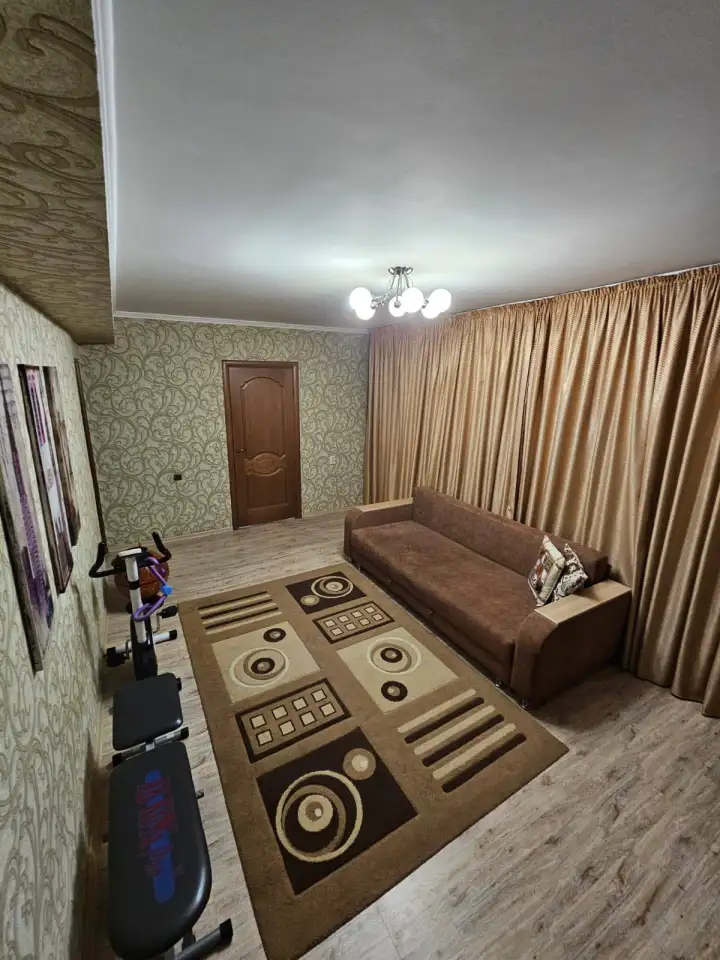 Продам трёхкомнатную квартиру в районе пересечения улиц Джандосова и Яссауи., фотография 3