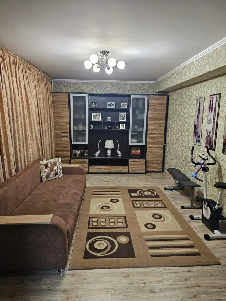 Продам трёхкомнатную квартиру в районе пересечения улиц Джандосова и Яссауи., фотография 1