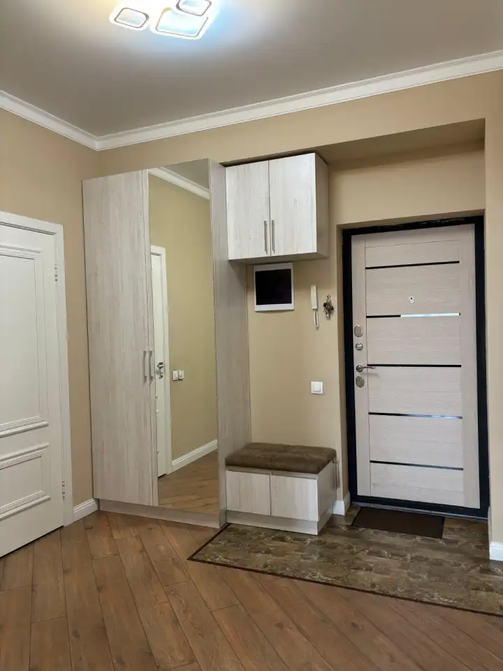 Продам просторную полностью меблированную квартиру с хорошим качественным ремонтом в новом ЖК Medeu Park., фотография 2