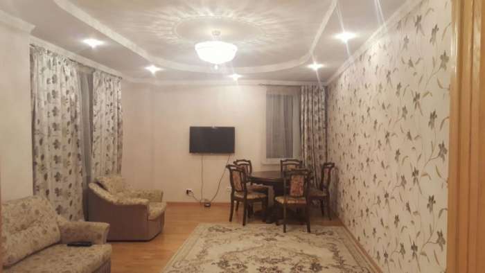 Посуточно сдам 3-х ком.квартиру , Сарайшык 5в, фотография 1