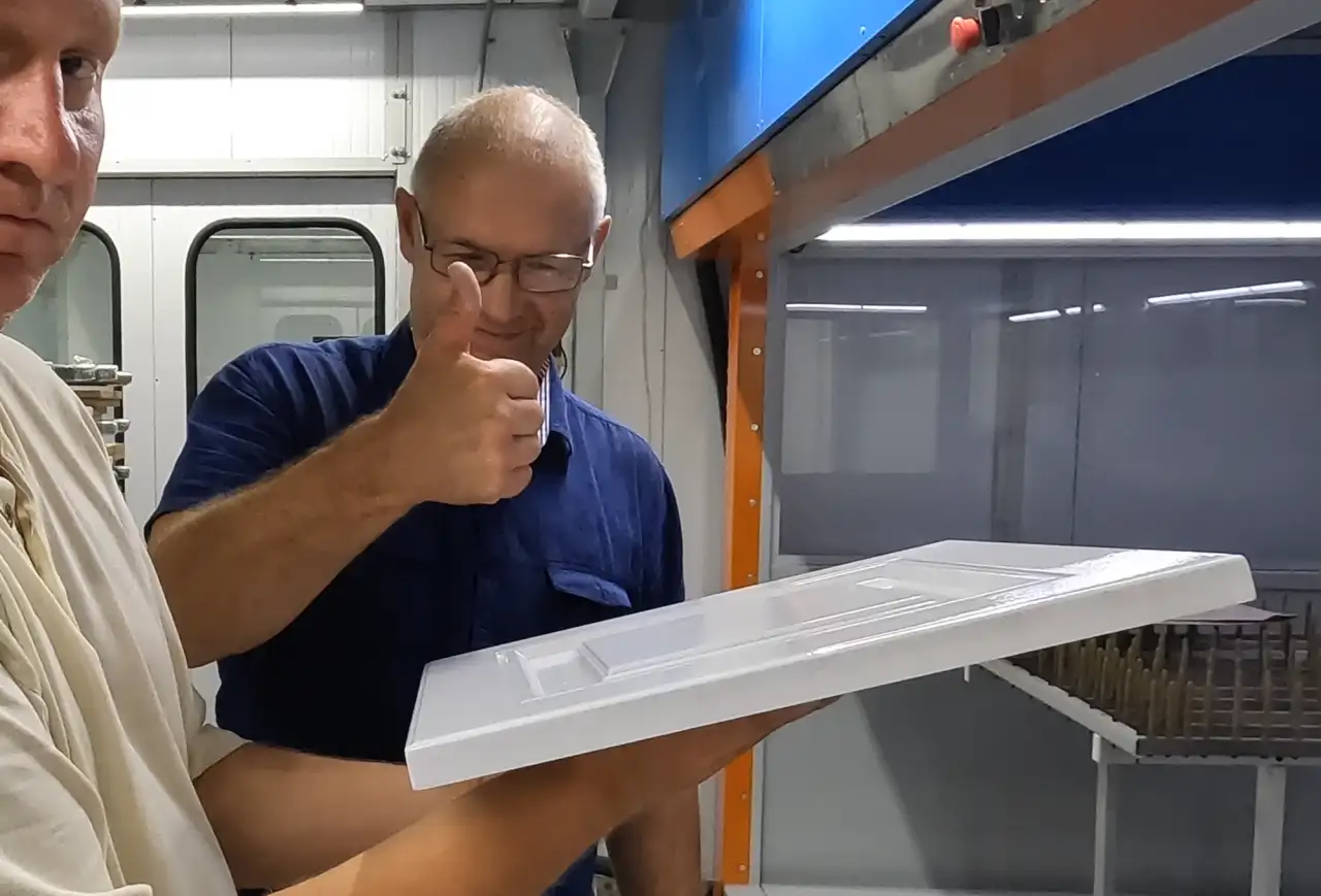 Покрасочная камера с ЧПУ для окрашивания фасадов и деталей мебели, фотография 6