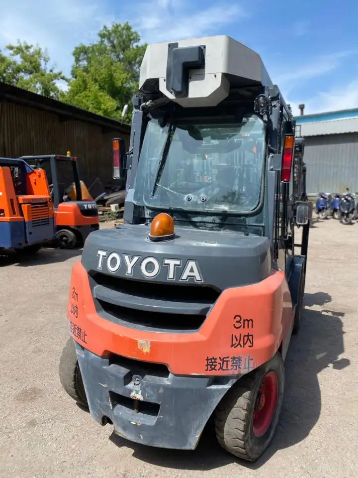 Вилочный погрузчик Toyota 8FD35 с кабиной из Японии, фотография 8