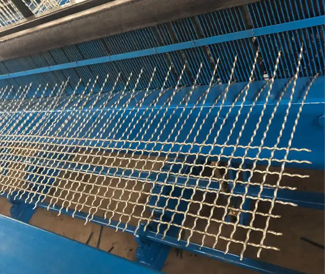 Полуавтоматическое оборудование для плетения сетки для грохотов, фотография 2