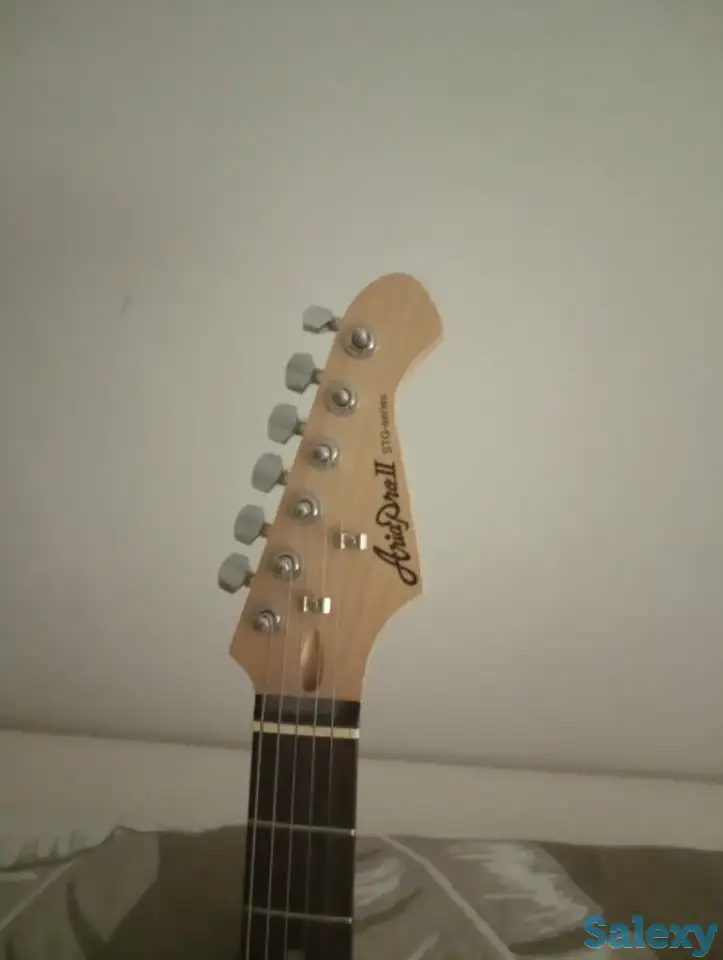 Продам электро гитару хорошим состояние нету одной струны, фотография 2