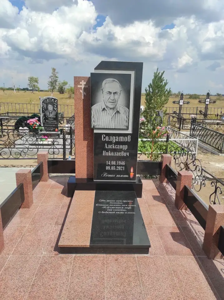 Памятники и надгробия, фотография 8