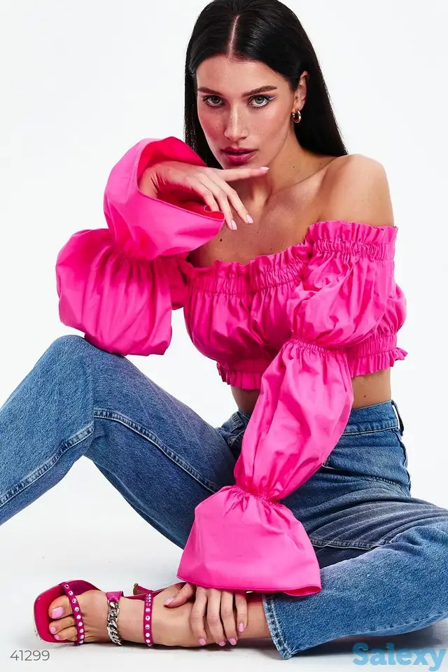 Малиновый топ с воланом, фотография 1