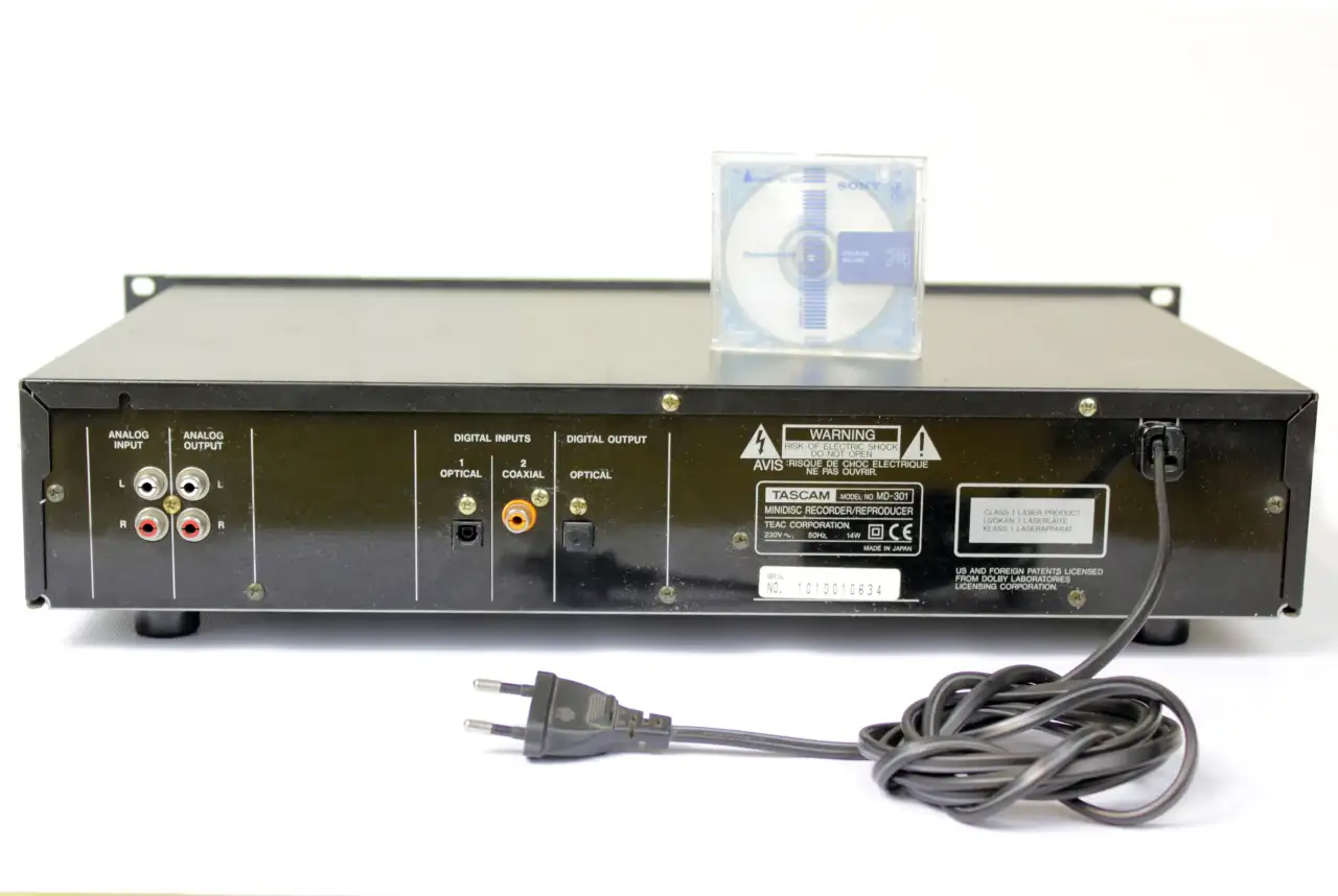 Минидисковая дека Tascam MD-301, фотография 2