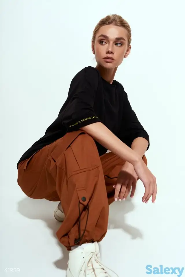 Черная базовая футболка, фотография 1