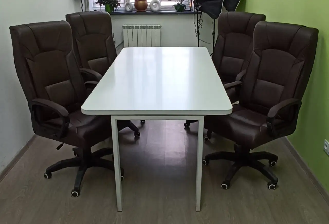 СРОЧНО Продается БУ офисная мебель Стол и 4 Кресла, фотография 1