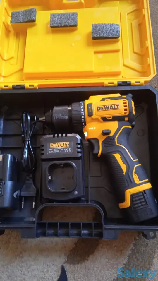 Шуруповерт DeWalt новый, фотография 1