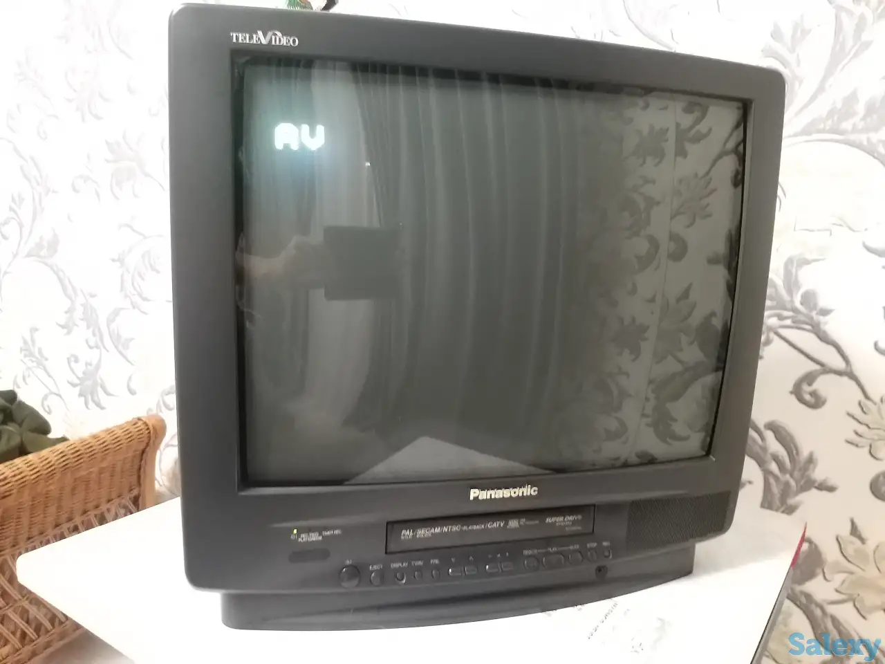 Телевизор с встроенным видиомагнитофоном, фотография 1