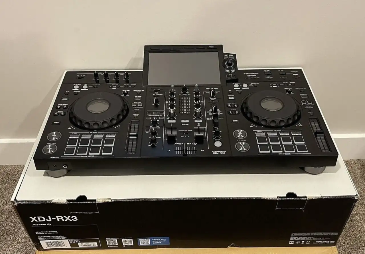 AlphaTheta XDJ-AZ, AlphaTheta OMNIS-DUO , Pioneer DJ OPUS-QUAD, Pioneer DJ XDJ-RX3, Pioneer XDJ-XZ, Pioneer DDJ-FLX10, фотография 10