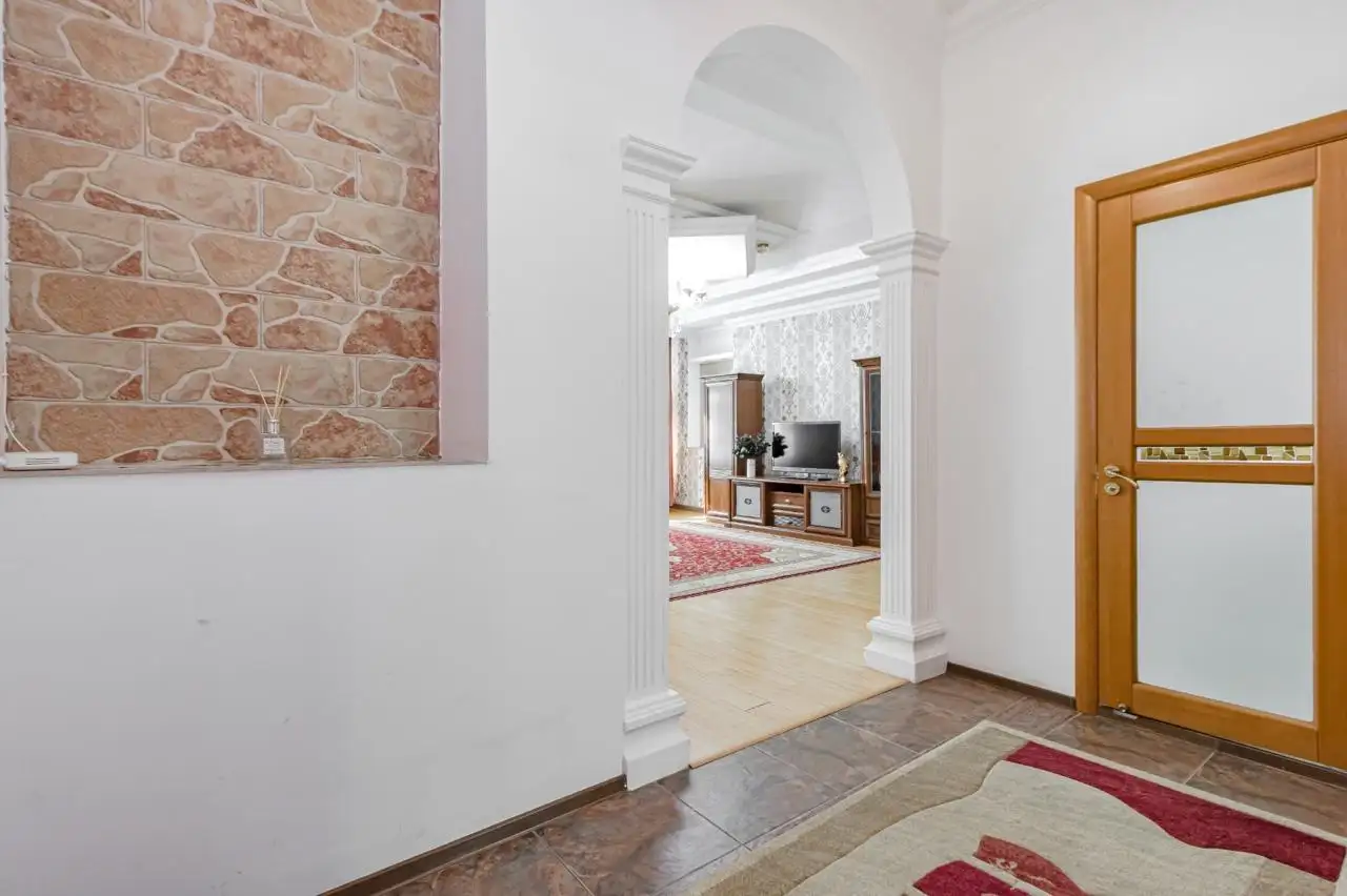 Апартаменты рядом с Байтереком, Кунаева 12/2, фотография 2