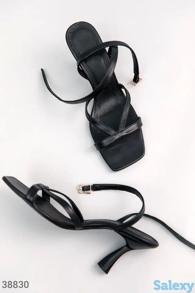 Кожаные босоножки на каблуке, фотография 1