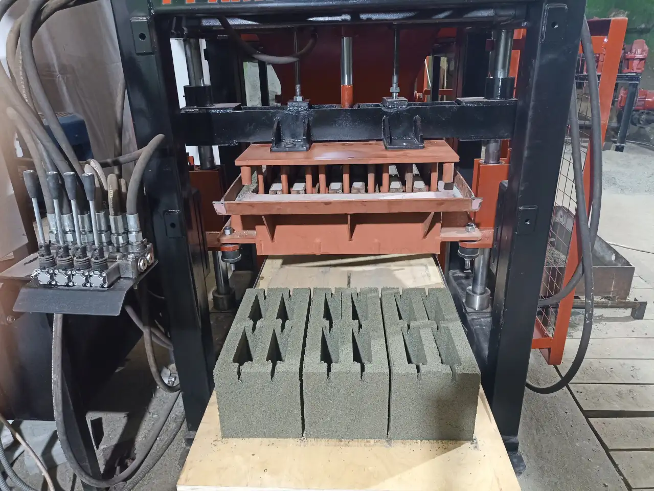 Вибропресс Гранит Старт М-01 для производства плитки, блоков и арболита, фотография 6