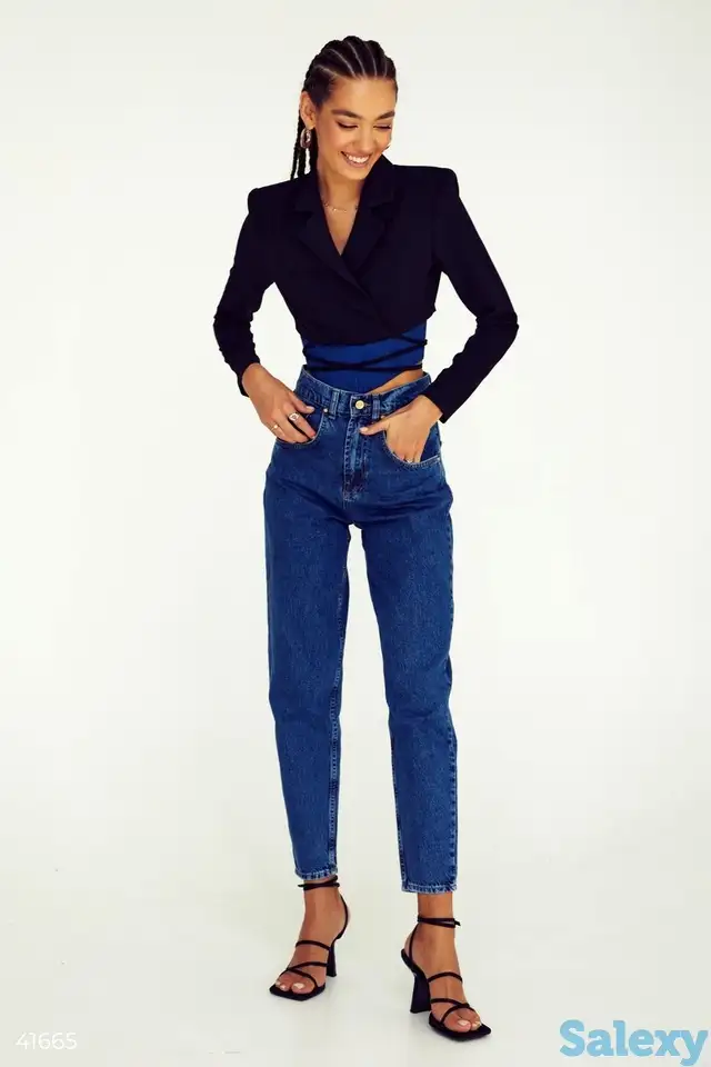 Синие джинсы-бойфренды, фотография 1