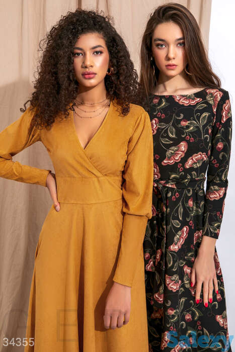 Замшевое приталенное платье, фотография 1