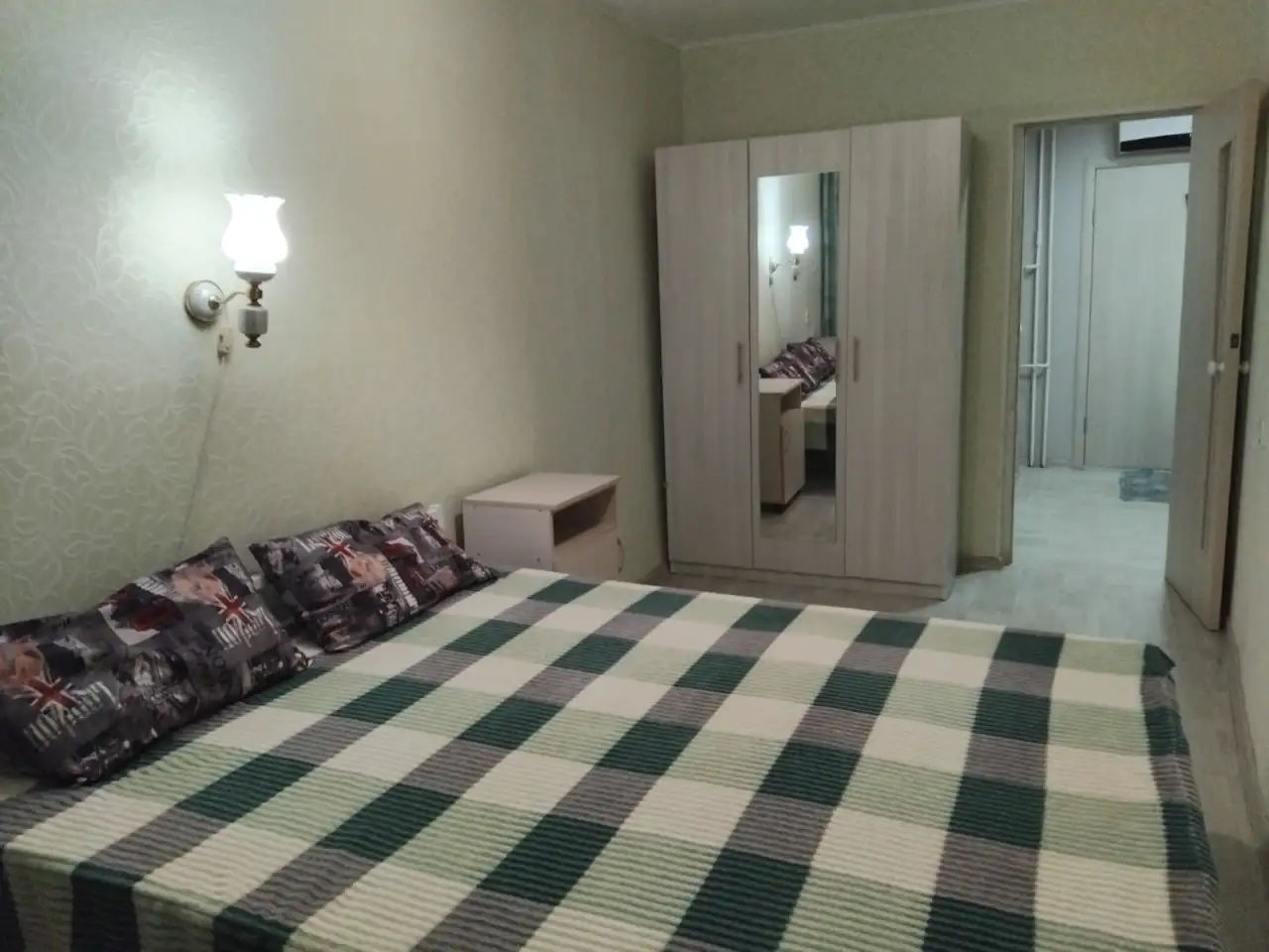 рядом Море. Пляж песчаный, парк. 2х комн.кв. 2 мкр 21 дом посуточно, фотография 13