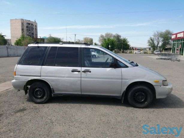 Nissan Prairie, фотография 3
