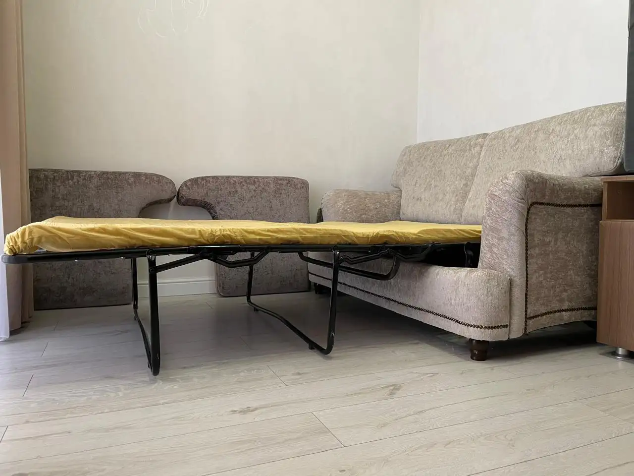 продам бу диван-тройку в отличном состоянии, раскладывается, фотография 4