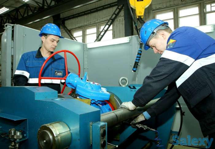 требуются сварщики и слесаря ремонтники  вахта, фотография 1