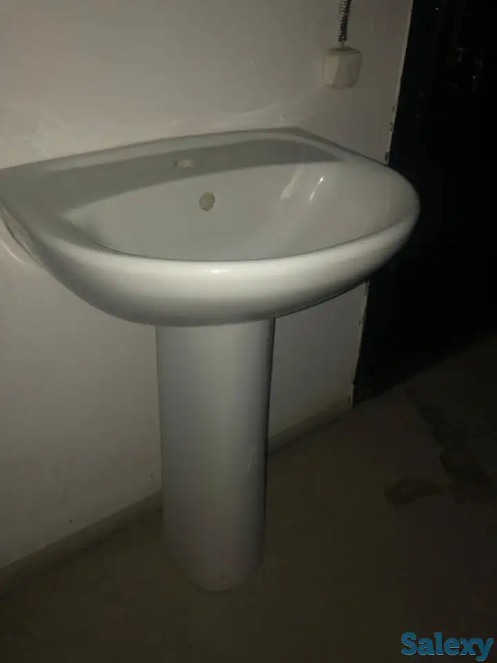Раковина умывальника с пьедесталом, фотография 1