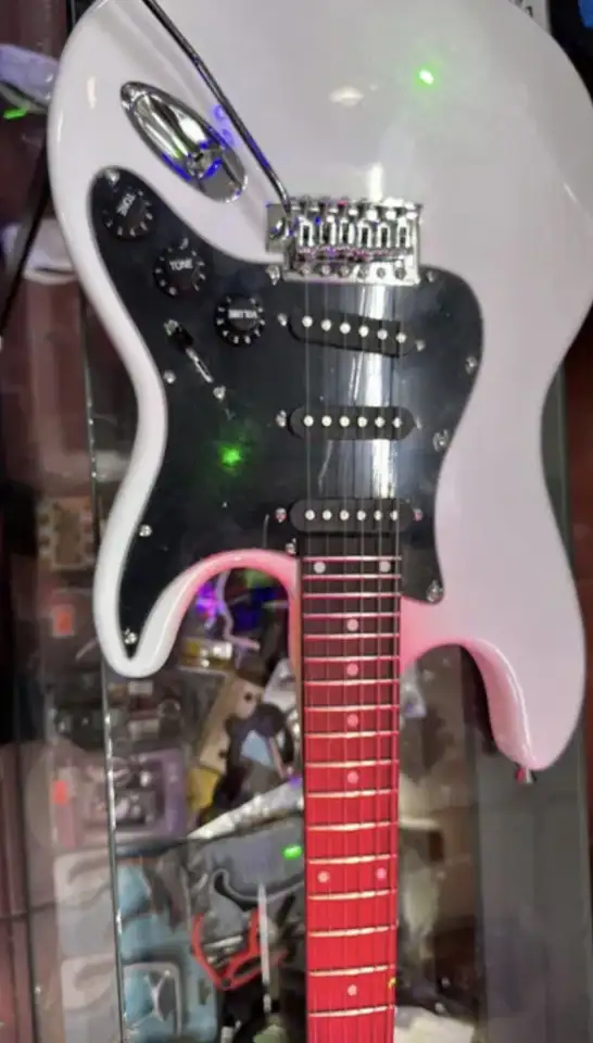 продам электрогитару Fender Stratocaster СРОЧНО, фотография 1