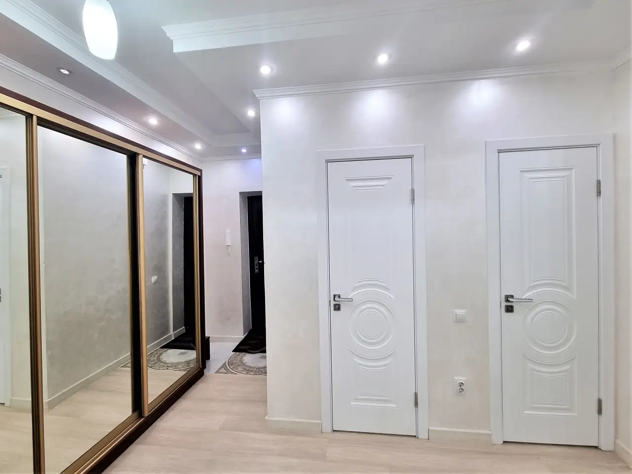 Очень уютная квартира рядом с посольством США, Жолдасбекова 18, фотография 3