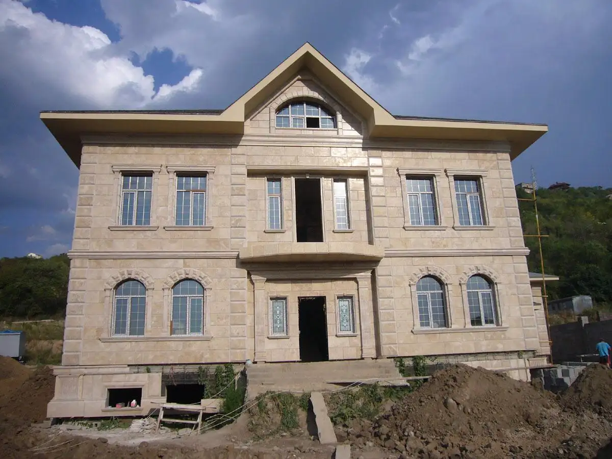 Травертиновое обрамление окон арки и прямые, изготавливаем и монтируем. Любая сложность., фотография 3