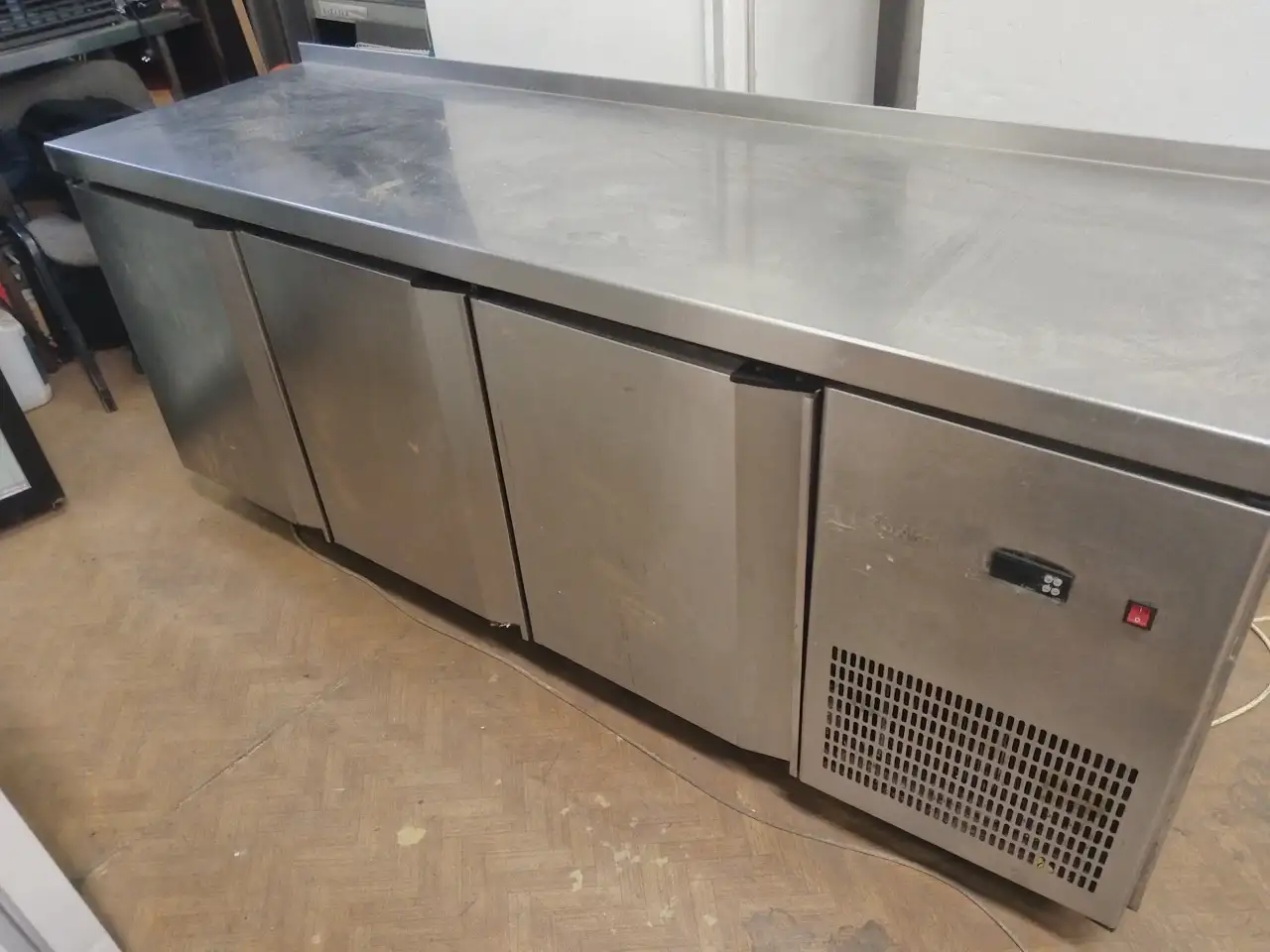 Холодильный стол.овощерезка.мясорубка, фотография 2