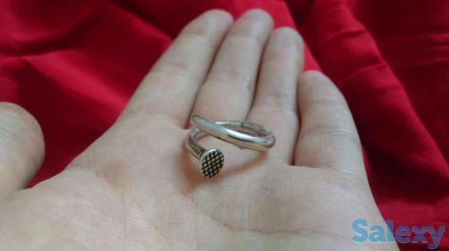Продам серебрянное кольцо в виде гвоздя, фотография 1