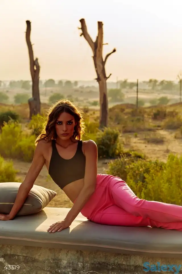 Черный базовый топ, фотография 1