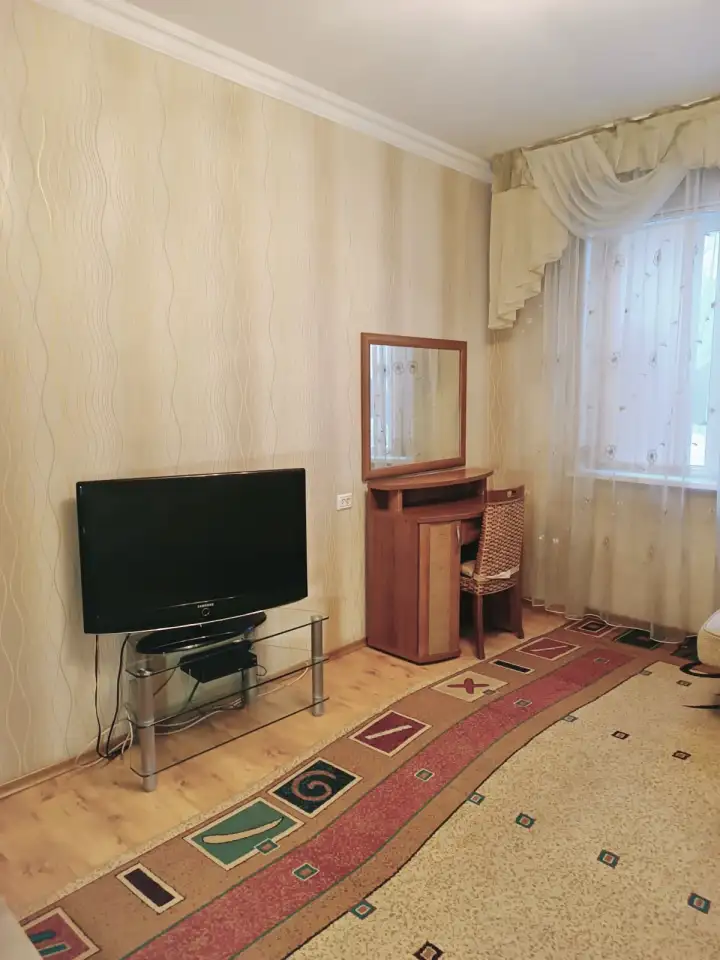 Продается 1-ком. квартира, общая площадь 38.1 кв.м., кухня 8 кв.м. на 3 этаже, фотография 4