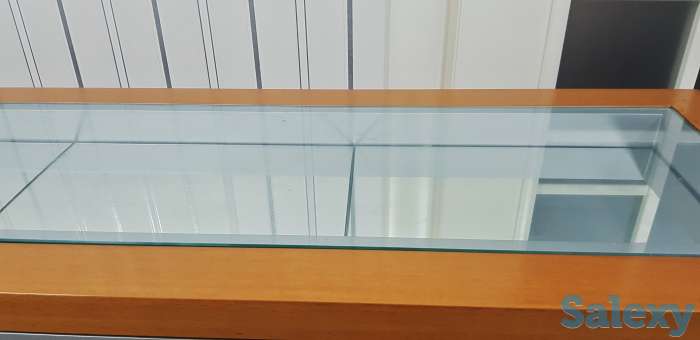 Продам красивую 3-х секционную тумбу со стеклянной поверхностью и  горизонтальной дверцей, фотография 3