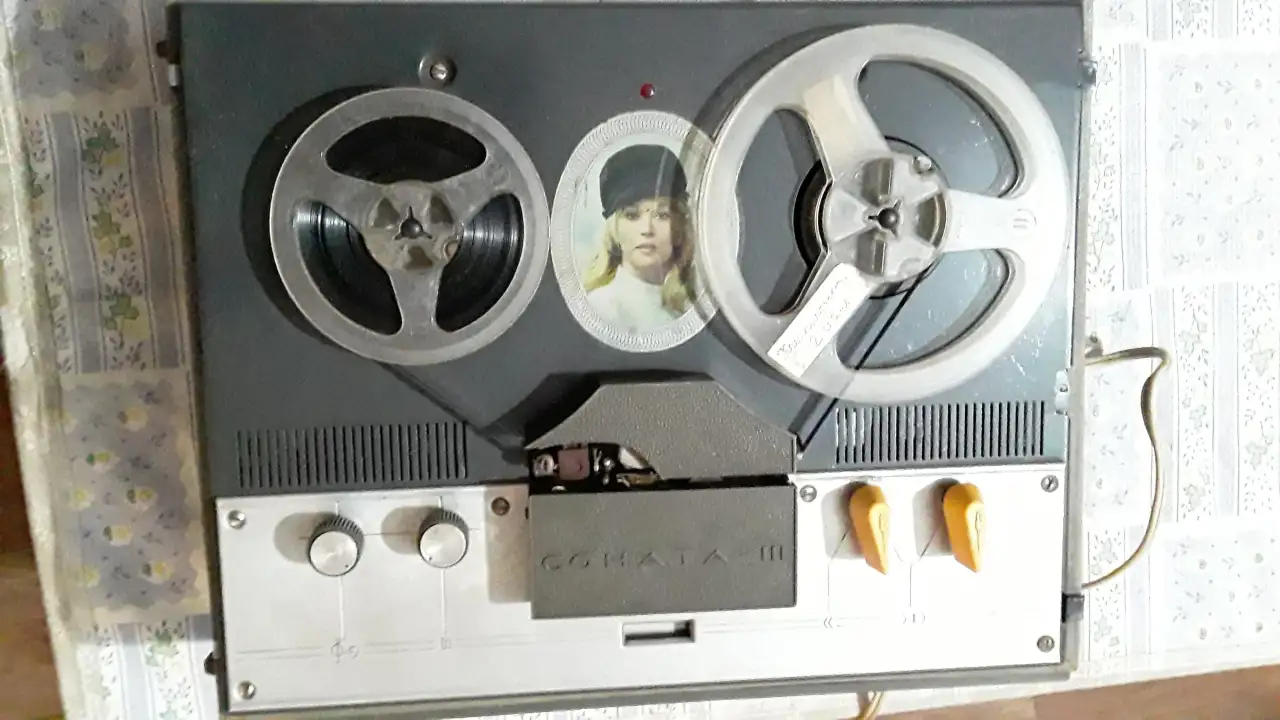 Продам ретро Советский магнитофон   Соната В отличном состоянии  с  записью группы Интегрална  катушке. Т. 77055274, фотография 1