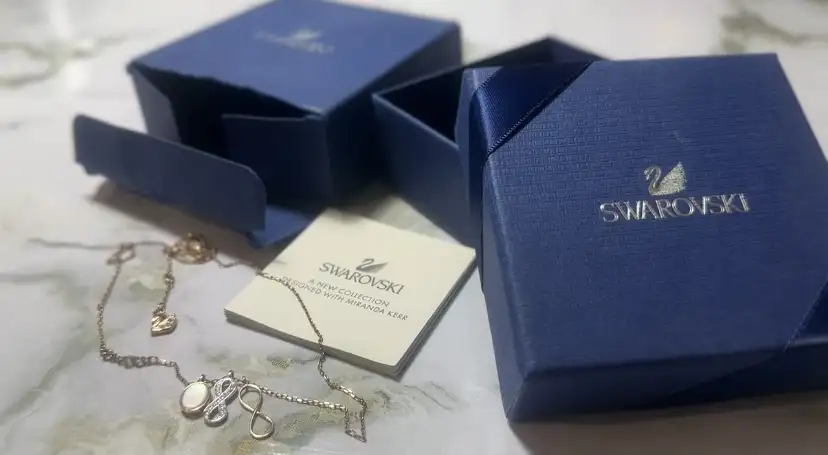 Продам колье Swarovski Duo Infinity Pendant. Коллекция: Miranda Kerr, фотография 9