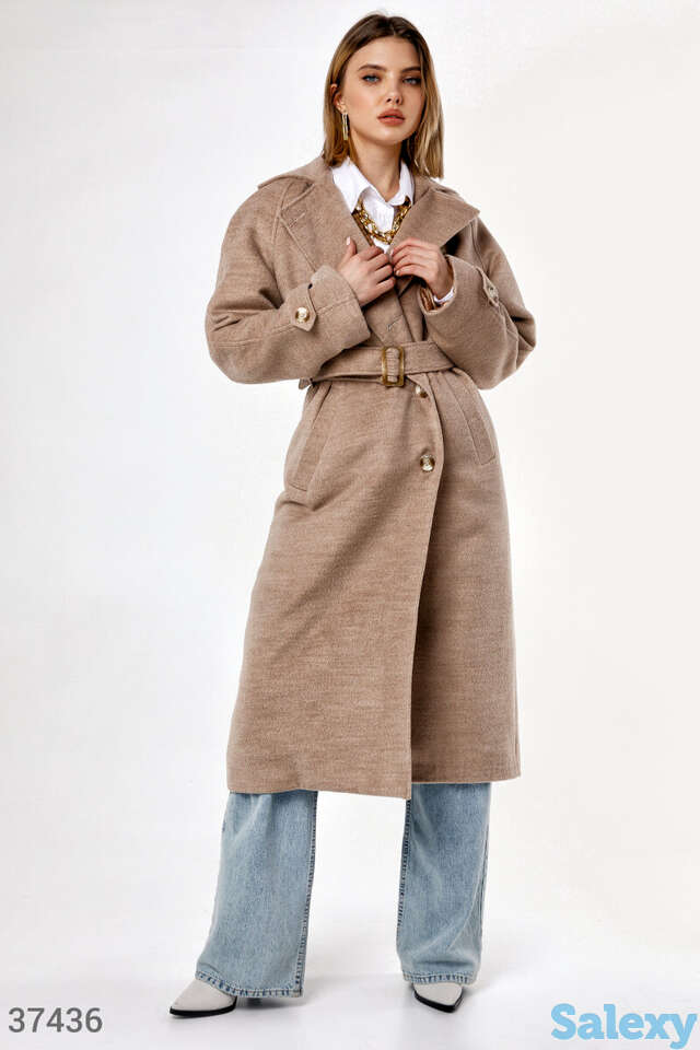 Классическое пальто бежевого оттенка, фотография 1