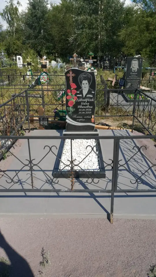 Памятники и надгробия, фотография 5