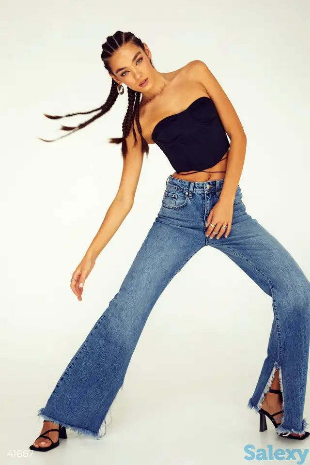 Расклешенные джинсы с бахромой, фотография 1