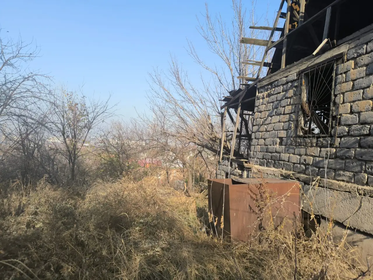 продам участок с домом в Алматы, фотография 3