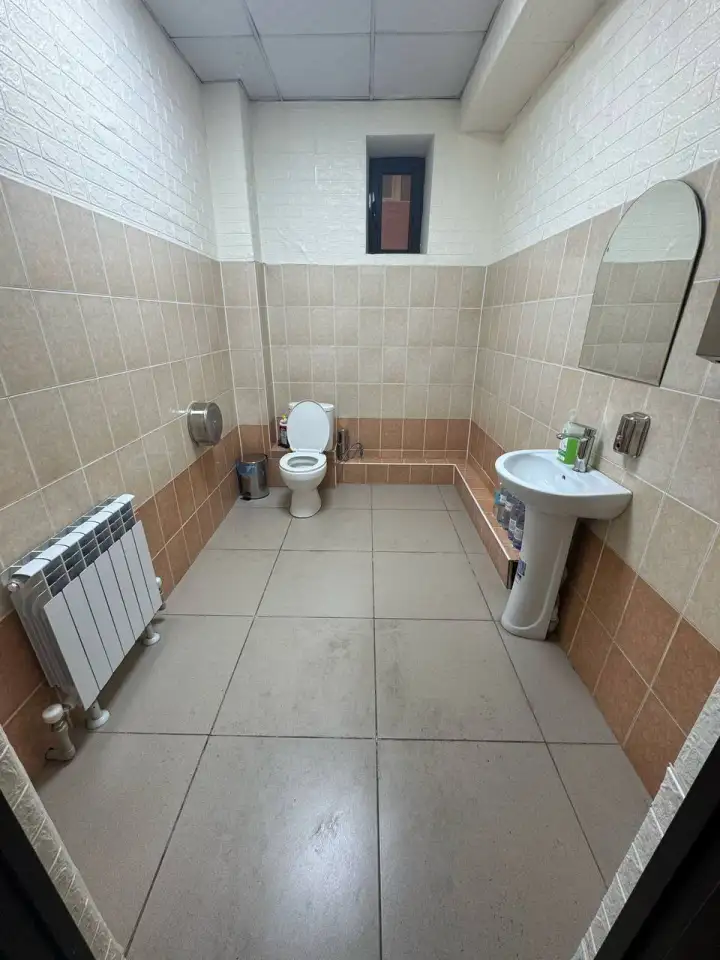 Сдам в аренду коммерческое помещение 200м, Жусанды 1Б, фотография 5