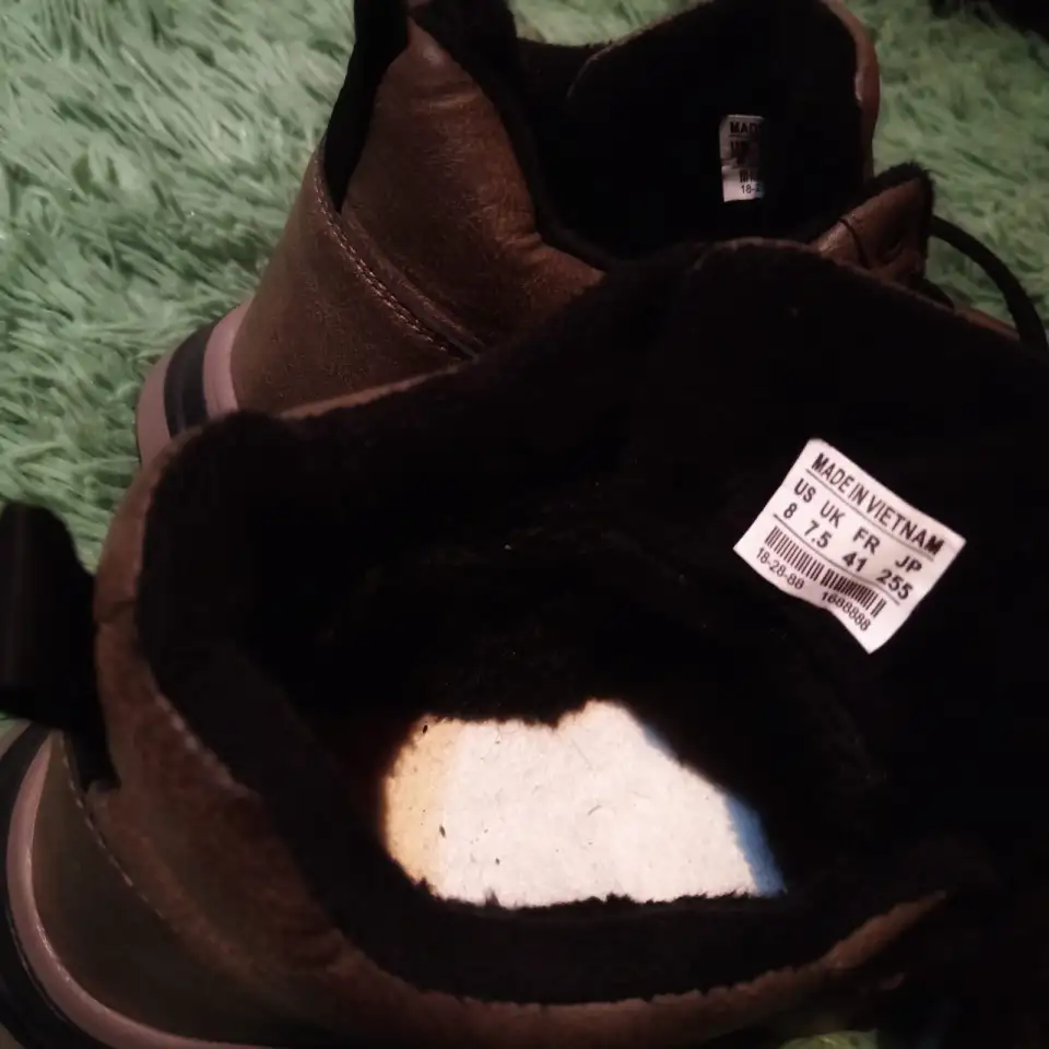 Продам новые зимние кроссовки за 12 тысяч. 41 размер маломерки., фотография 2