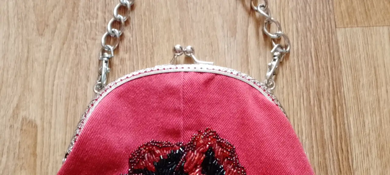 Сумка с ручной вышивкой и фермуаром, фотография 5