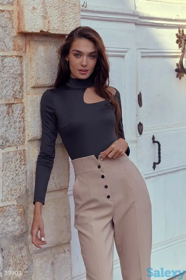 Боди с вырезом на плечо, фотография 1