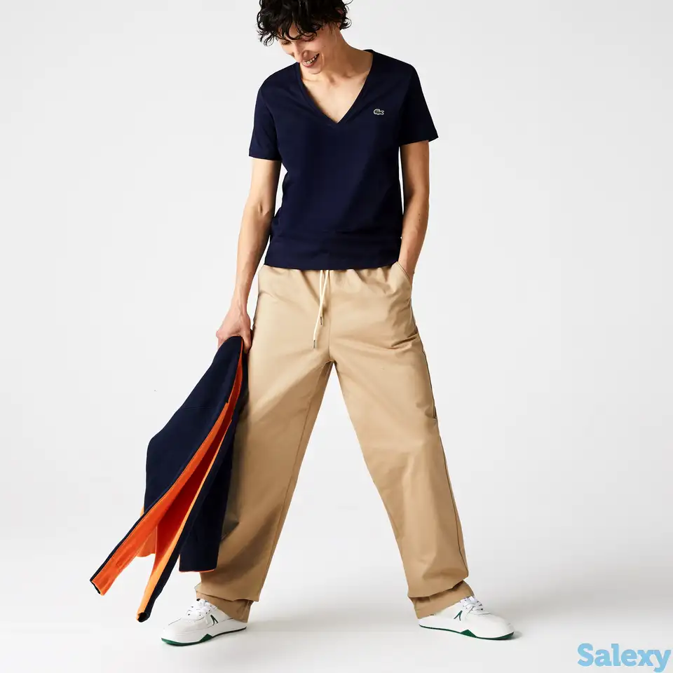 Женская футболка lacoste с v-образным вырезом, фотография 1