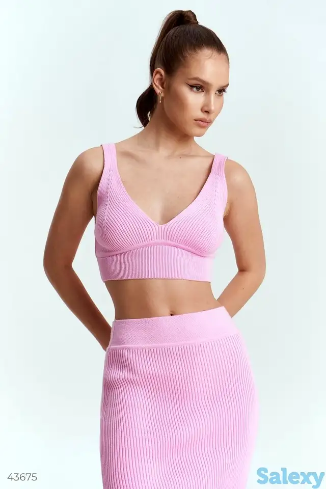 Яркий трикотажный кроп-топ, фотография 1