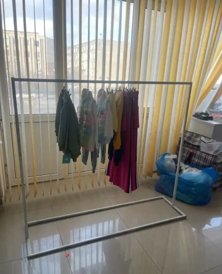 Напольная стойка для одежды, фотография 1