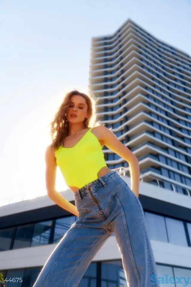 Желтый боди с вырезом, фотография 1