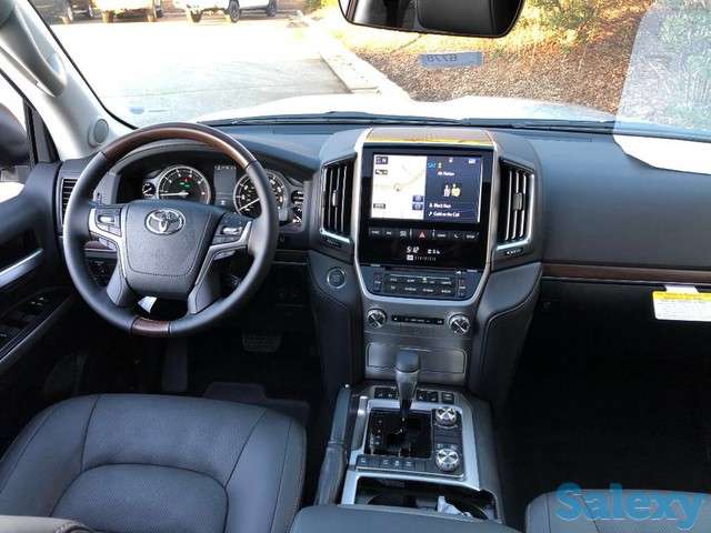 Toyota Land Cruiser 2017 model, фотография 8